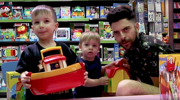 O Μικρός Δημήτρης κάνει Unboxing σαν επαγγελματίας! (Βίντεο) | imommy.gr