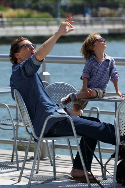 Ο μπαμπάς… Μάθιου ΜακΚόναχι | imommy.gr