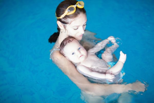 Γιατί τα μωρά πρέπει να μάθουν κολύμπι προτού περπατήσουν; | imommy.gr