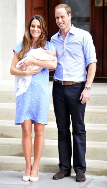 Η Κέιτ και ο Γουίλιαμ μάς συστήνουν το βασιλικό μωρό! | imommy.gr
