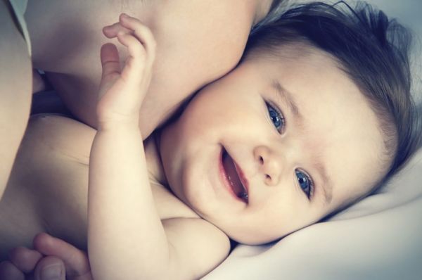Γιατί οι ευτυχισμένες μαμάδες γεννούν…ευτυχισμένα μωρά; | imommy.gr
