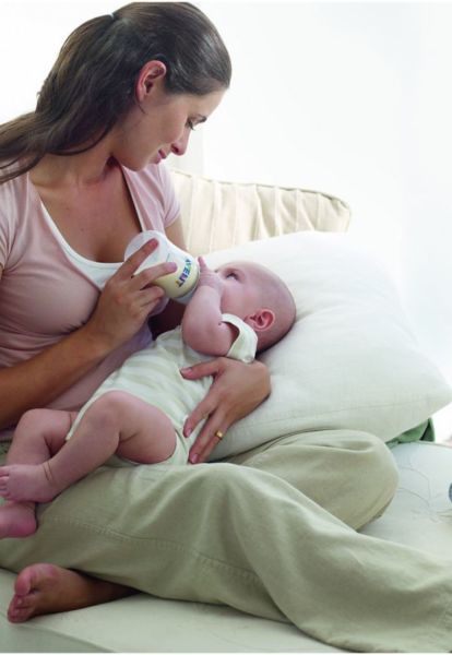 5 απλά βήματα για το τάισμα του μωρού με μπιμπερό | imommy.gr