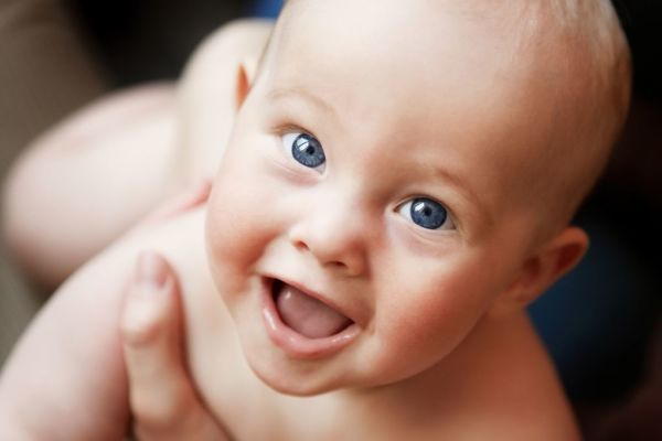 Γιατί τα μωρά βάζουν τα πάντα στο στόμα τους; | imommy.gr