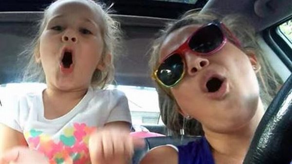 Βίντεο: Εκπληκτικό ντουέτο μαμάς και κόρης | imommy.gr