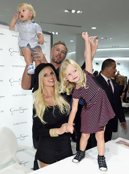 Τζέσικα Σίμπσον: Με τα παιδιά της στο fashion show της! | imommy.gr