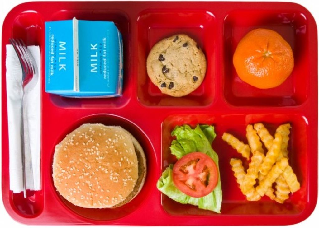 Что давать в школу на обед. Ланч в американской школе. Еда в американских школах. Школьный обед. Обед в американской школе.