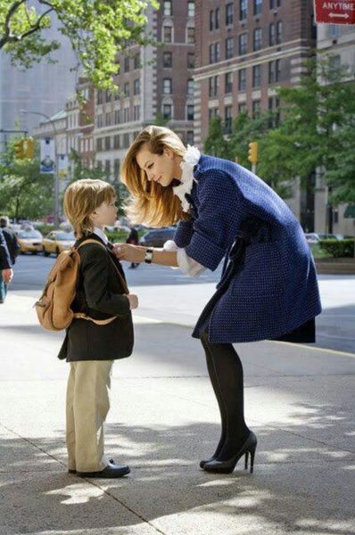 Μαμά μην με φιλάς, μας βλέπουν! | imommy.gr