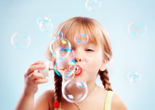 DIY: Φτιάξτε μόνοι σας τέλειες σαπουνόφουσκες! | imommy.gr