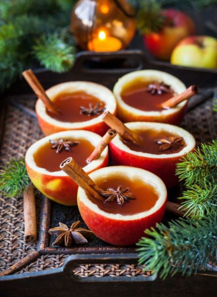 Χριστουγεννιάτικο Punch σερβιρισμένο σε μήλα | imommy.gr