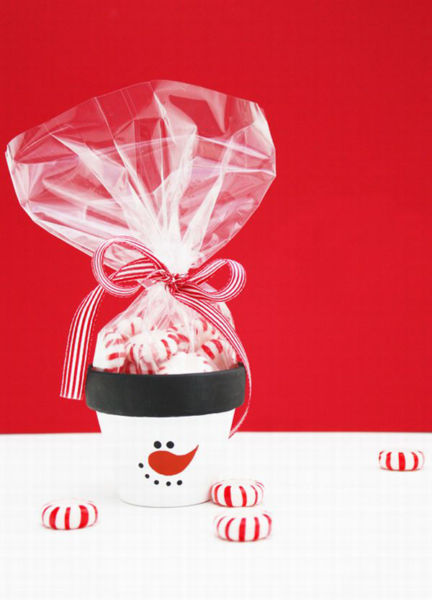 DIY : Γλαστράκια χιονάθρωποι με ζαχαρωτά | imommy.gr