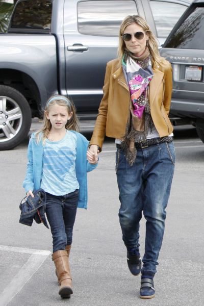 Διάσημες μαμάδες που λατρεύουν τα τζιν! | imommy.gr