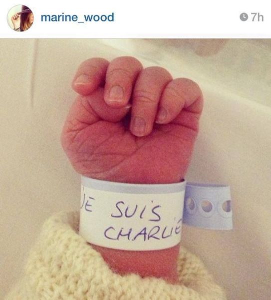 Η συγκλονιστική φωτογραφία νεογέννητου που φοράει ταυτότητα «Je suis Charlie» | imommy.gr