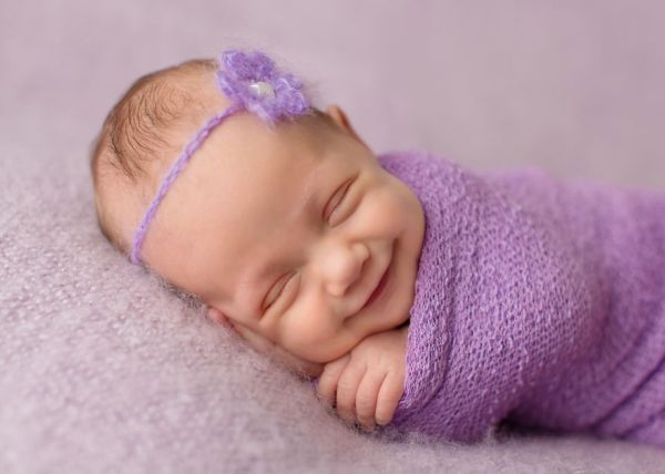 Μοναδικές φωτογραφίες νεογέννητων που χαμογελούν στον ύπνο τους! | imommy.gr