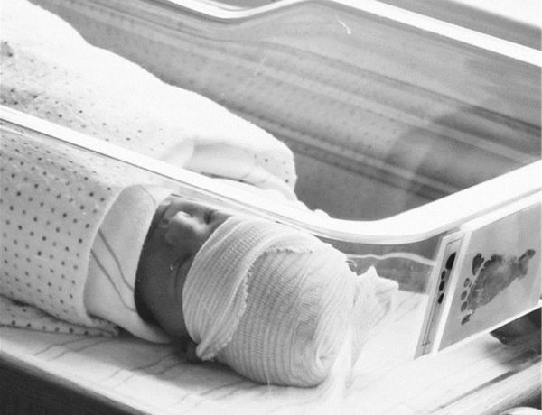 10 φωτογραφίες του νεογέννητου που πρέπει να τραβήξετε στο μαιευτήριο | imommy.gr