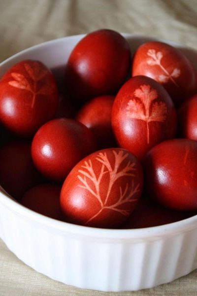 Πώς να βάψετε πασχαλινά αυγά χωρίς να σπάσουν! | imommy.gr