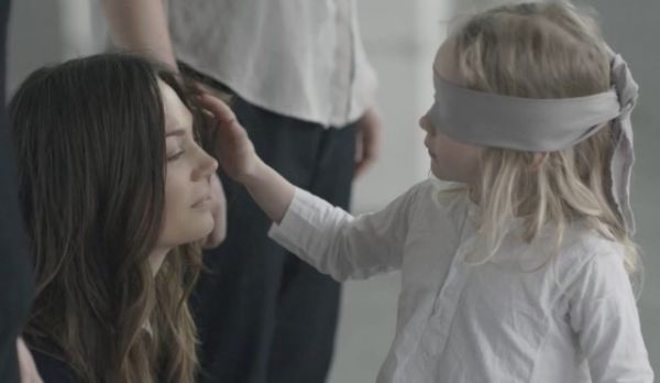 Βίντεο: Τα παιδιά αναγνωρίζουν τη μαμά τους και με μάτια κλειστά! | imommy.gr