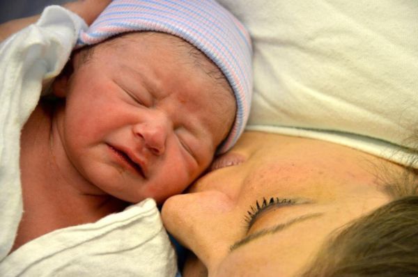 Νεογέννητα μωρά: Οι πρώτες φωτογραφίες με τη μαμά τους | imommy.gr