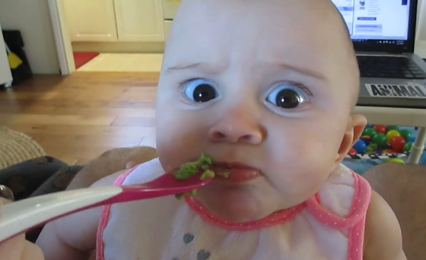 Βίντεο: Η απίστευτη αντίδραση ενός μωρού στο αβοκάντο! | imommy.gr