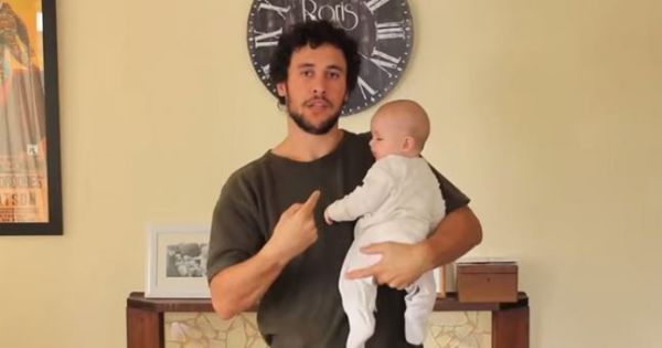 Βίντεο: 17 τρόποι να κρατήσεις ένα μωρό | imommy.gr