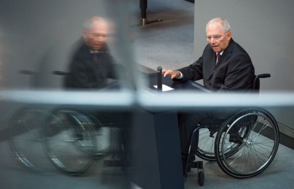 WSJ: Ο Σόιμπλε «θα καλοδεχόταν» νέα συζήτηση για Grexit λόγω προσφυγικού | imommy.gr