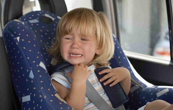 Βίντεο: Τι παθαίνει ένα παιδί όταν το αφήνετε κλεισμένο «για λίγο» μέσα στο αυτοκίνητο; | imommy.gr