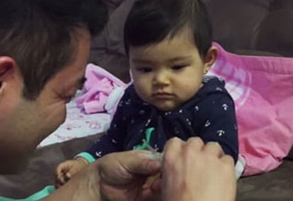 Βίντεο: Πιτσιρίκα κλαίει ψεύτικα όταν ο μπαμπά της προσπαθεί να της κόψει τα νυχάκια της | imommy.gr