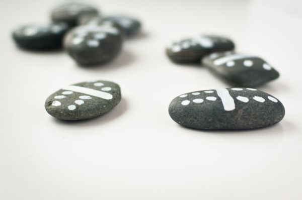 DIY : Domino από βότσαλα | imommy.gr