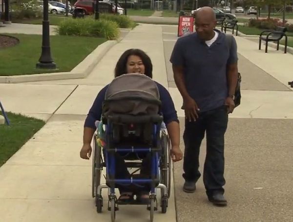 16χρονος μαθητής σχεδίασε καροτσάκι μωρού για τετραπληγική μητέρα | imommy.gr