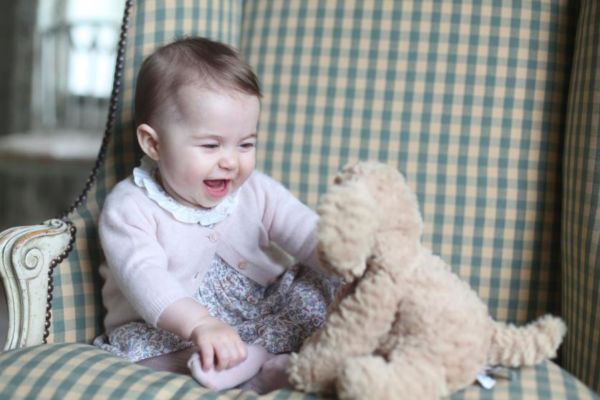 Η Κέιτ Μίντλετον φωτογράφισε την κόρη της πριγκίπισσα Σάρλοτ! | imommy.gr