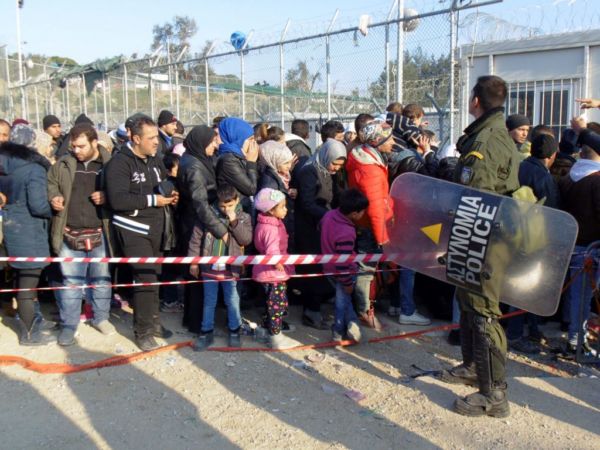 Περίπου 2.500 πρόσφυγες φτάνουν κάθε μέρα στη Λέσβο – χιλιάδες στην αναμονή για την Αθήνα | imommy.gr