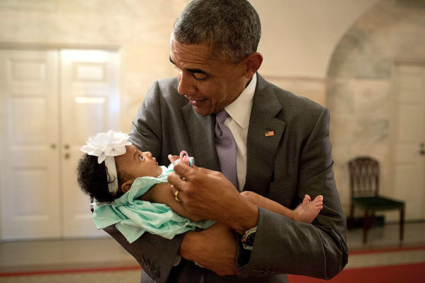 Μπαράκ Ομπάμα: Όταν ο πλανητάρχης συναντάει μωρά.. ! | imommy.gr