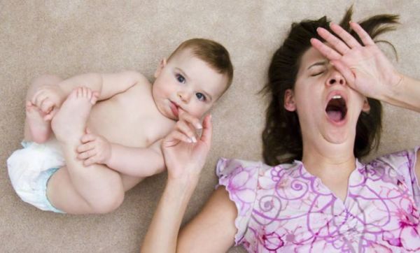 Τα παιδιά αφαιρούν ώρες ύπνου από τις μαμάδες (όχι όμως και από τους μπαμπάδες) | imommy.gr