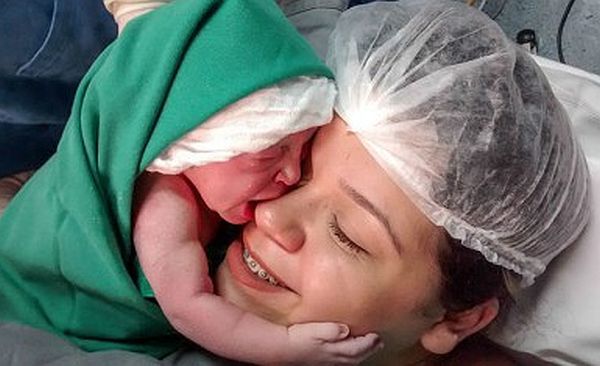 Βίντεο: η πρώτη αντίδραση του νεογέννητου όταν νιώσει την μαμά του | imommy.gr