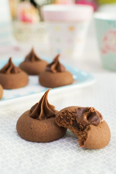 Λαχταριστά σοκολατένια μπισκότα με 3 υλικά! | imommy.gr