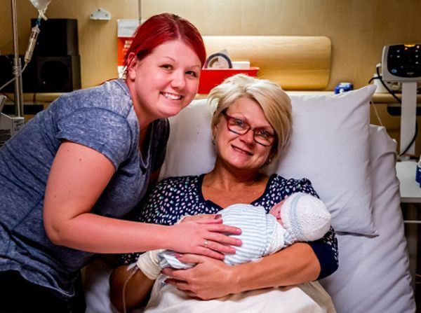 Συγκλονιστικό: Γιαγιά γεννάει το εγγόνι της! | imommy.gr