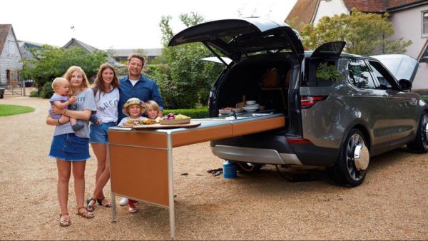 Τζέιμι Όλιβερ: Ο διάσημος σεφ και η νέα του οικογενειακή κουζίνα σε.. ένα αυτοκίνητο | imommy.gr