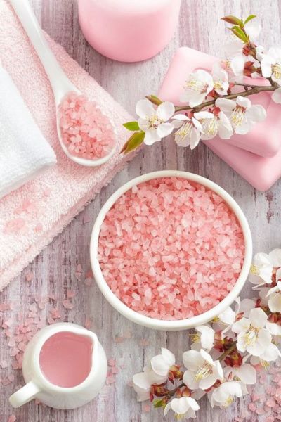 Φτιάξτε μόνες σας ένα φυσικό scrub με αλάτι Ιμαλαΐων | imommy.gr