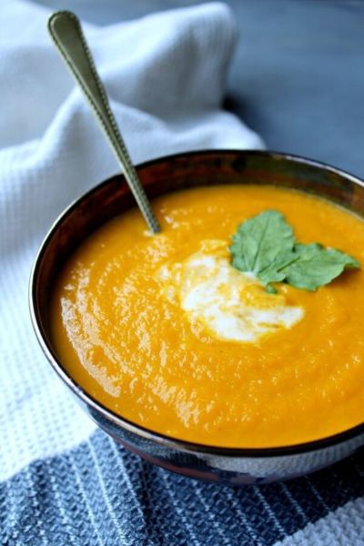 Εύκολη και ελαφριά σούπα αποτοξίνωσης με καρότο και τζίντζερ | imommy.gr