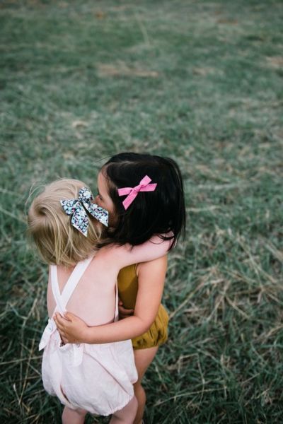 Οι στενές παιδικές φιλίες μεγαλώνουν ψυχικά υγιή παιδιά | imommy.gr