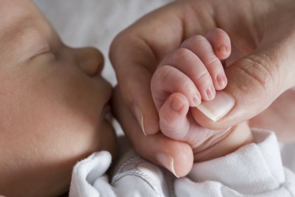 Η έλλειψη αγάπης επηρεάζει την ανάπτυξη του εγκεφάλου του μωρού | imommy.gr