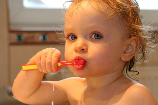 Το έξυπνο τρυκ για να βουρτσίζουν σωστά τα παιδιά τα δόντια τους | imommy.gr