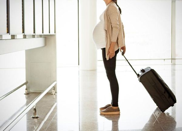Εγκυμοσύνη και αεροπλάνο: Πόσο ασφαλή είναι τα αεροπορικά ταξίδια; | imommy.gr