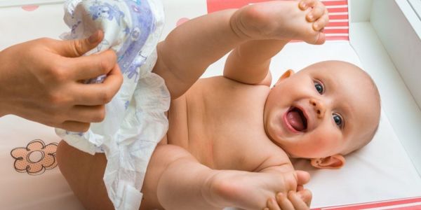 Εσείς θα νοικιάζατε κάποιον για ν’ αλλάξει την πάνα του παιδιού σας; | imommy.gr