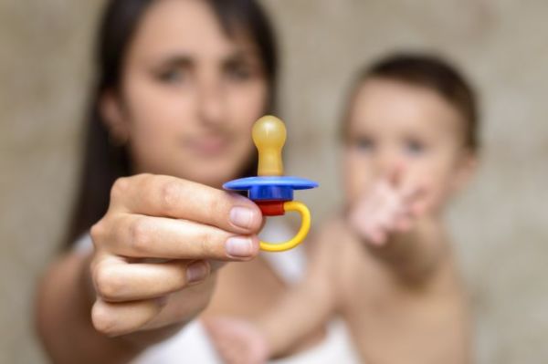 Πώς να βοηθήσεις το παιδί σου να κόψει την πιπίλα | imommy.gr