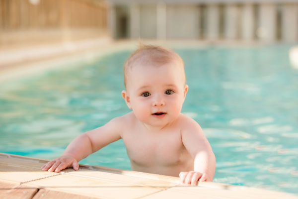 Η πρώτη φορά του μωρού στη θάλασσα ή πισίνα | imommy.gr