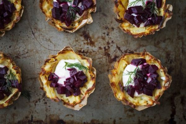 Πανεύκολη συνταγή: Πατατοκροκέτες με ρίζες παντζαριού και χρένο | imommy.gr