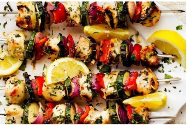 Γευστικά καλαμάκια κοτόπουλου με λεμόνι και μυρωδικά | imommy.gr