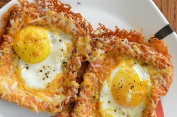 Τραγανό τοστ με κρούστα τυριού και αυγό | imommy.gr