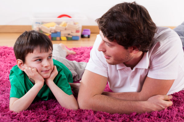 Η κριτική των γονιών επηρεάζει το ενδιαφέρον των παιδιών στα συναισθήματα | imommy.gr