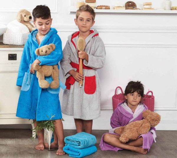 Παιδικό μπουρνούζι από μια απλή πετσέτα μπάνιου | imommy.gr
